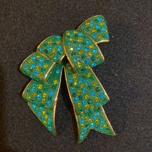 Joan Rivers Bow Brooch